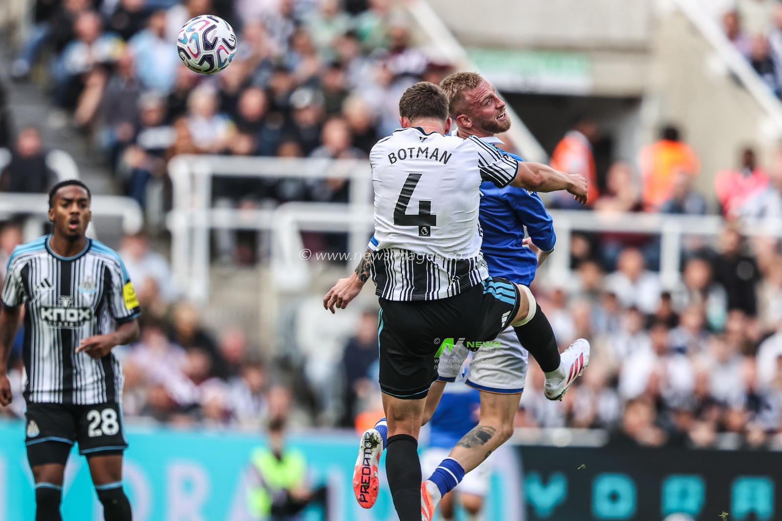 Oliver McBurnie of Hull City jumps up to win the high ball from Sven Botman of Newcastle United during the Premier League match Newcastle Untied vs Hull City at St. James's Park, Newcastle, United Kingdom on 19 September 2026

(Photo by Alfie Cosgrove/News Images)