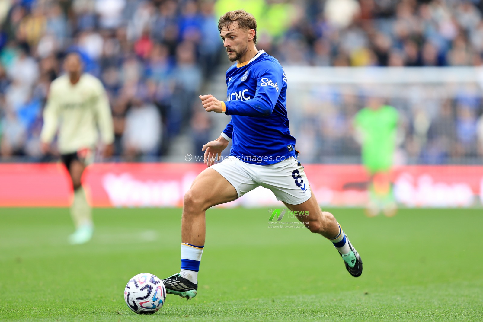 Kiernan Dewsbury-Hall of Everton with ball at his feet during the Premier League match Everton vs Ipswich Town at Hill Dickinson Stadium, Liverpool, United Kingdom on 19 September 2026

(Photo by Jorge Horsted/News Images)