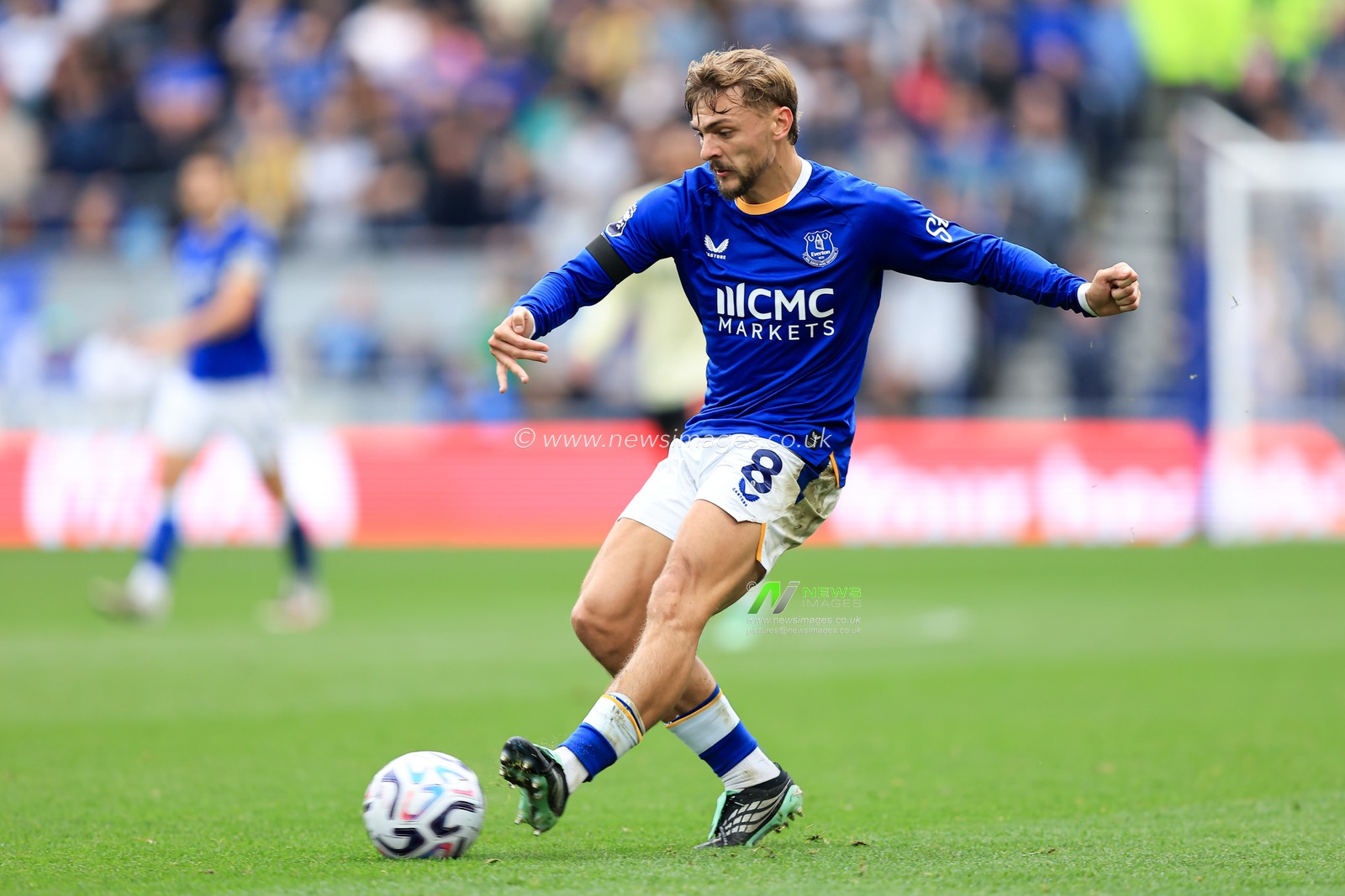 Kiernan Dewsbury-Hall of Everton with ball at his feet during the Premier League match Everton vs Ipswich Town at Hill Dickinson Stadium, Liverpool, United Kingdom on 19 September 2026

(Photo by Jorge Horsted/News Images)