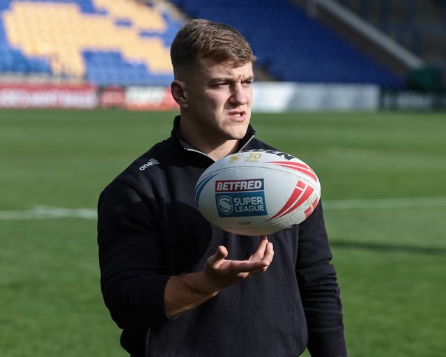 Leon Hayes of Warrington Wolves in the pre-game warm up during the Betfred Super League Play-off Eliminator round match Warrington Wolves vs Hull KR at The Halliwell Jones Stadium, Warrington, United Kingdom on 19 September 2026

(Photo by Mark Cosgrove/News Images)