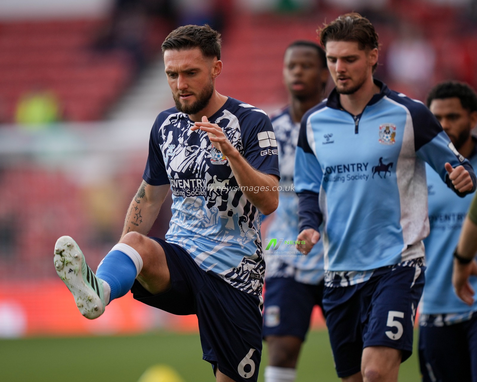 Matt Grimes of Coventry City in the pregame warmup session  during the Premier League match Nottingham Forest vs Coventry City at City Ground, Nottingham, United Kingdom on 19 September 2026

(Photo by Maynard Manyowa/News Images)