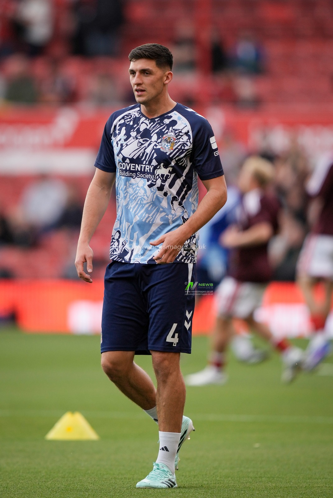 Bobby Thomas of Coventry City in the pregame warmup session  during the Premier League match Nottingham Forest vs Coventry City at City Ground, Nottingham, United Kingdom on 19 September 2026

(Photo by Maynard Manyowa/News Images)
