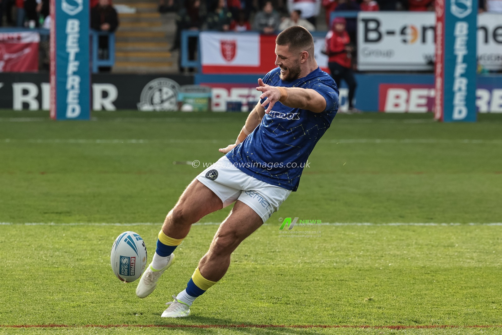 Danny Walker of Warrington Wolves in the pre-game warm up during the Betfred Super League Play-off Eliminator round match Warrington Wolves vs Hull KR at The Halliwell Jones Stadium, Warrington, United Kingdom on 19 September 2026

(Photo by Mark Cosgrove/News Images)