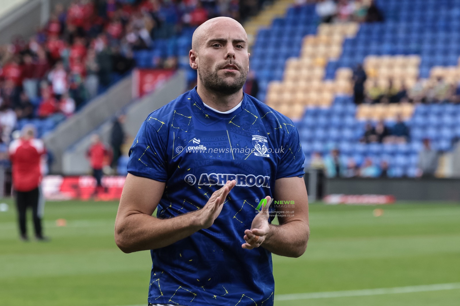 James Harrison of Warrington Wolves in the pre-game warm up during the Betfred Super League Play-off Eliminator round match Warrington Wolves vs Hull KR at The Halliwell Jones Stadium, Warrington, United Kingdom on 19 September 2026

(Photo by Mark Cosgrove/News Images)