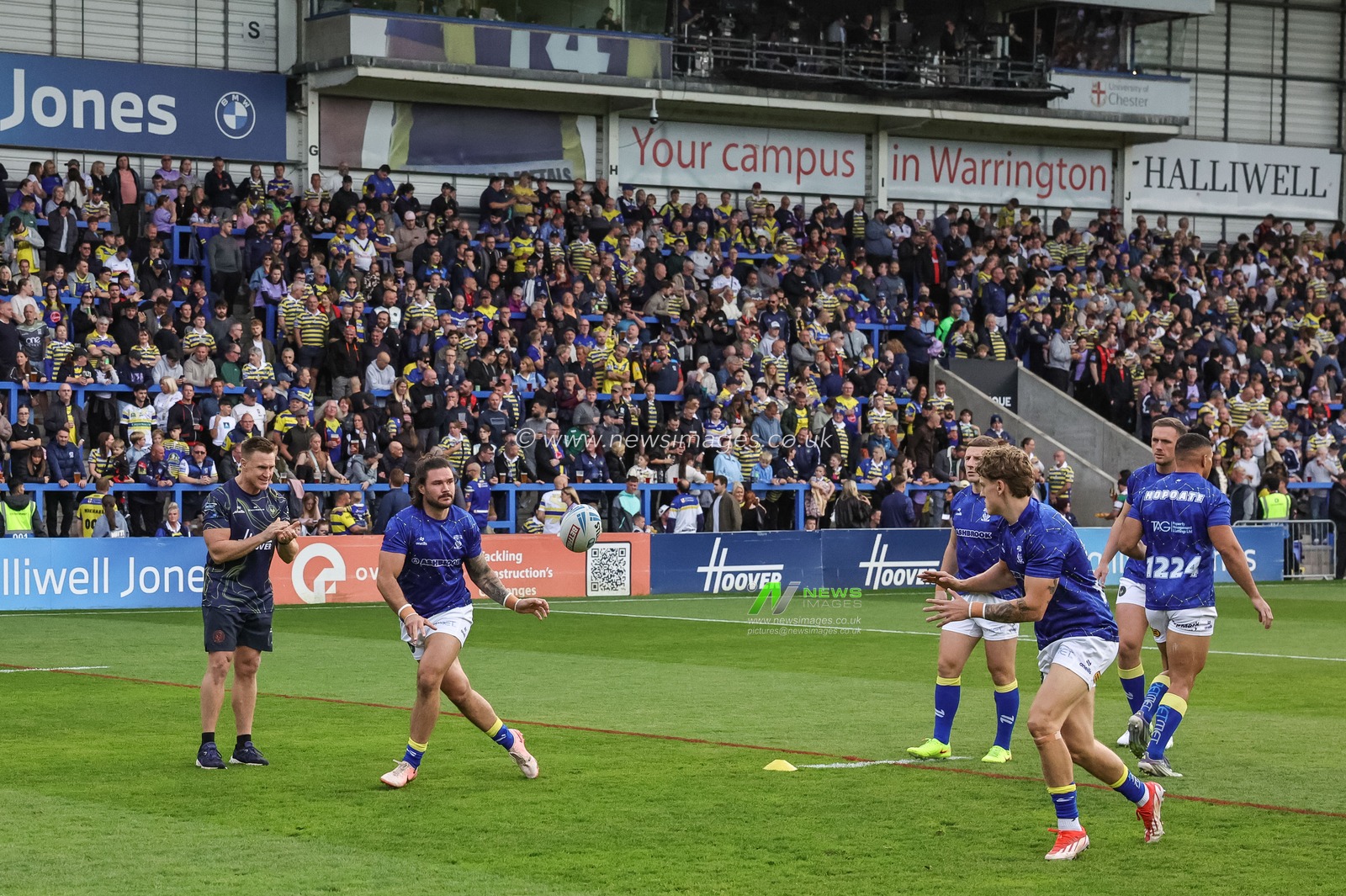James Bentley of Warrington Wolves in the pre-game warm up during the Betfred Super League Play-off Eliminator round match Warrington Wolves vs Hull KR at The Halliwell Jones Stadium, Warrington, United Kingdom on 19 September 2026

(Photo by Mark Cosgrove/News Images)
