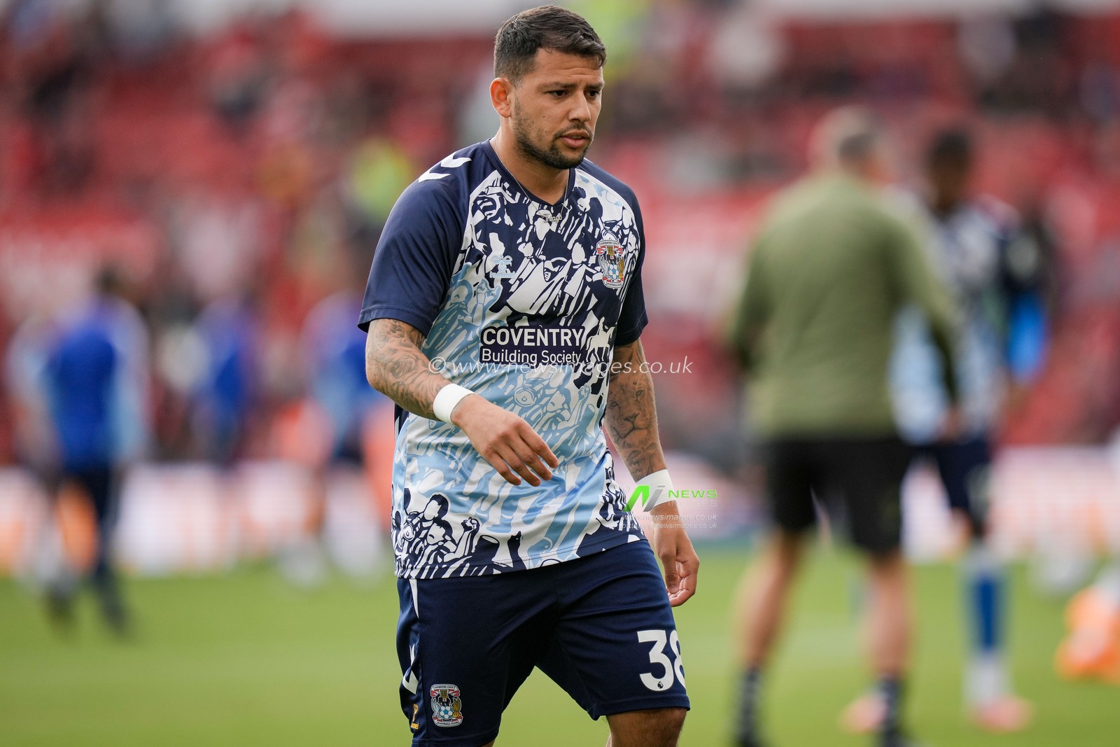 Gustavo Hamer of Coventry City in the pregame warmup session  during the Premier League match Nottingham Forest vs Coventry City at City Ground, Nottingham, United Kingdom on 19 September 2026

(Photo by Maynard Manyowa/News Images)