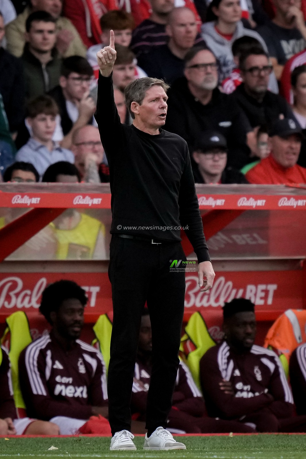 Oliver Glasner manager of Nottingham Forest gives his team instructions  during the Premier League match Nottingham Forest vs Coventry City at City Ground, Nottingham, United Kingdom on 19 September 2026

(Photo by Maynard Manyowa/News Images)