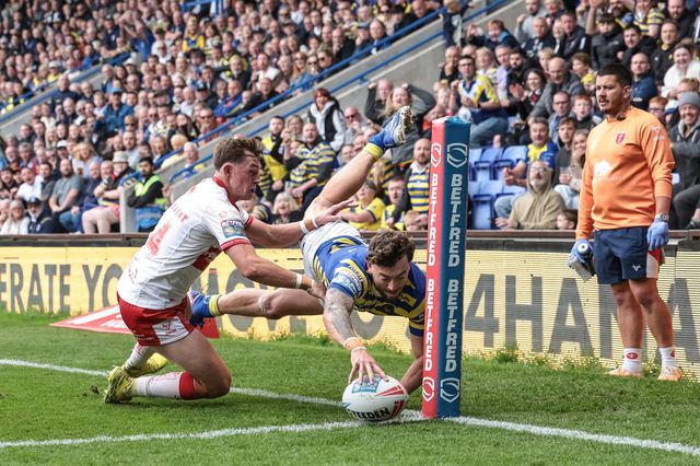 Matty Ashton of Warrington Wolves goes over but its ruled out as his arm touches out of play during the Betfred Super League Play-off Eliminator round match Warrington Wolves vs Hull KR at The Halliwell Jones Stadium, Warrington, United Kingdom on 19 September 2026

(Photo by Mark Cosgrove/News Images)