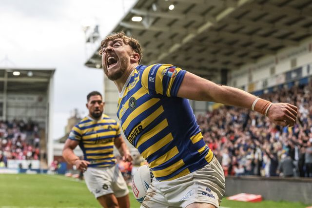 Matty Ashton of Warrington Wolves celebrates his try during the Betfred Super League Play-off Eliminator round match Warrington Wolves vs Hull KR at The Halliwell Jones Stadium, Warrington, United Kingdom on 19 September 2026

(Photo by Mark Cosgrove/News Images)