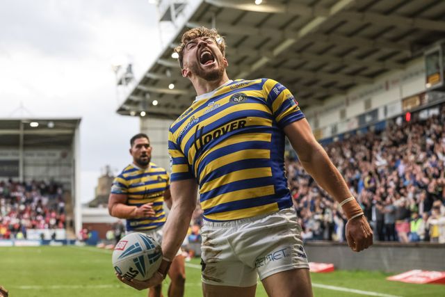 Matty Ashton of Warrington Wolves celebrates his try during the Betfred Super League Play-off Eliminator round match Warrington Wolves vs Hull KR at The Halliwell Jones Stadium, Warrington, United Kingdom on 19 September 2026

(Photo by Mark Cosgrove/News Images)