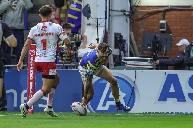Matty Ashton of Warrington Wolves goes over for a try during the Betfred Super League Play-off Eliminator round match Warrington Wolves vs Hull KR at The Halliwell Jones Stadium, Warrington, United Kingdom on 19 September 2026

(Photo by Mark Cosgrove/News Images)