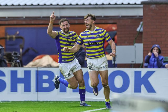 Matty Ashton of Warrington Wolves celebrates his try during the Betfred Super League Play-off Eliminator round match Warrington Wolves vs Hull KR at The Halliwell Jones Stadium, Warrington, United Kingdom on 19 September 2026

(Photo by Mark Cosgrove/News Images)