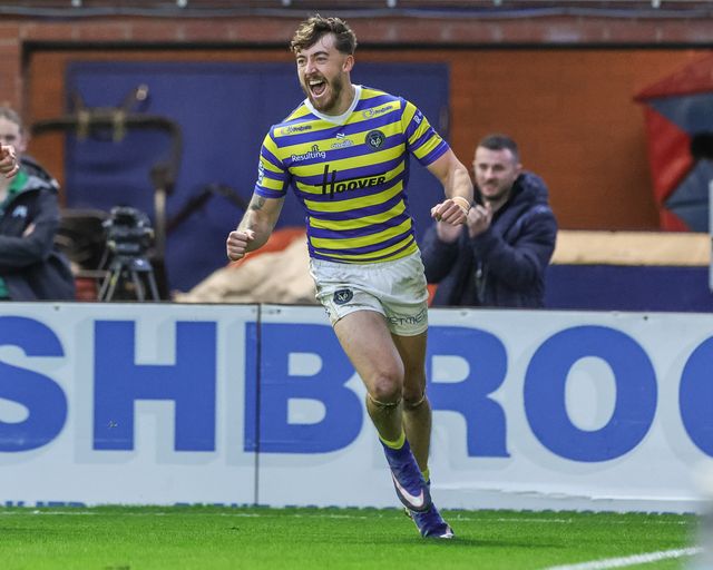 Matty Ashton of Warrington Wolves celebrates his try during the Betfred Super League Play-off Eliminator round match Warrington Wolves vs Hull KR at The Halliwell Jones Stadium, Warrington, United Kingdom on 19 September 2026

(Photo by Mark Cosgrove/News Images)