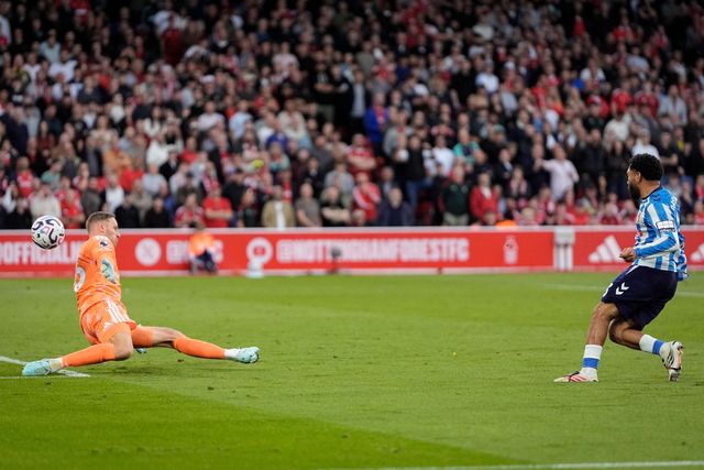 Jay Dasilva of Coventry City scores to make it  0-1 during the Premier League match Nottingham Forest vs Coventry City at City Ground, Nottingham, United Kingdom on 19 September 2026

(Photo by Maynard Manyowa/News Images)