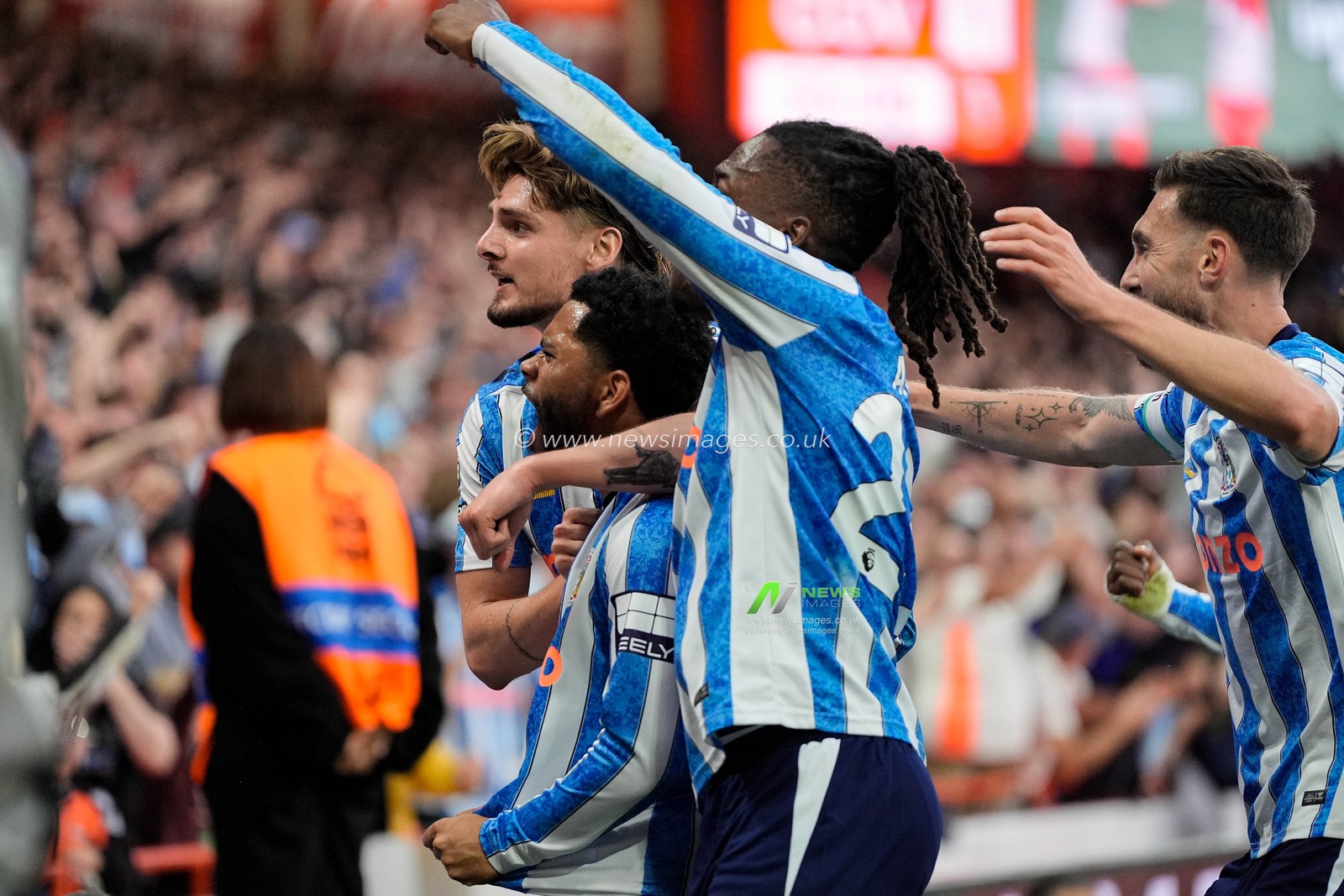 Jay Dasilva of Coventry City celebrates his goal to make it  0-1 during the Premier League match Nottingham Forest vs Coventry City at City Ground, Nottingham, United Kingdom on 19 September 2026

(Photo by Maynard Manyowa/News Images)