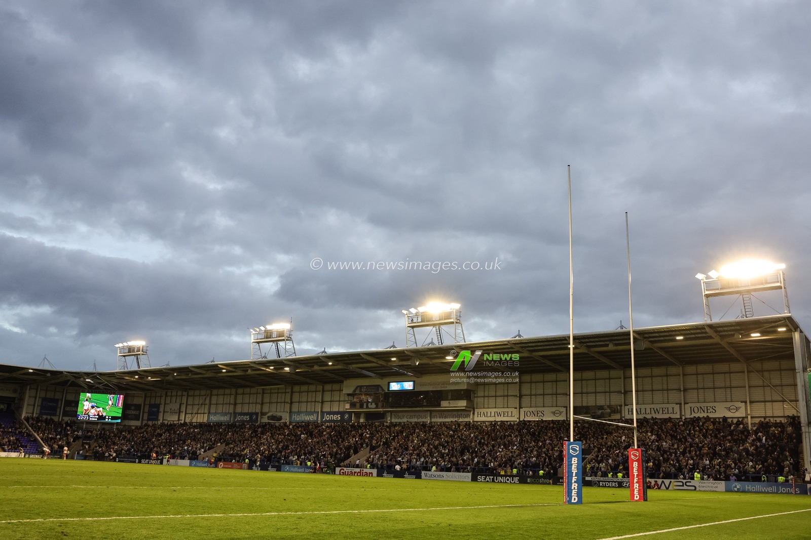 Warrington fans during the Betfred Super League Play-off Eliminator round match Warrington Wolves vs Hull KR at The Halliwell Jones Stadium, Warrington, United Kingdom on 19 September 2026

(Photo by Mark Cosgrove/News Images)