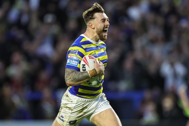 Matty Ashton of Warrington Wolves runs in a 50 yard solo hat-trick try during the Betfred Super League Play-off Eliminator round match Warrington Wolves vs Hull KR at The Halliwell Jones Stadium, Warrington, United Kingdom on 19 September 2026

(Photo by Mark Cosgrove/News Images)