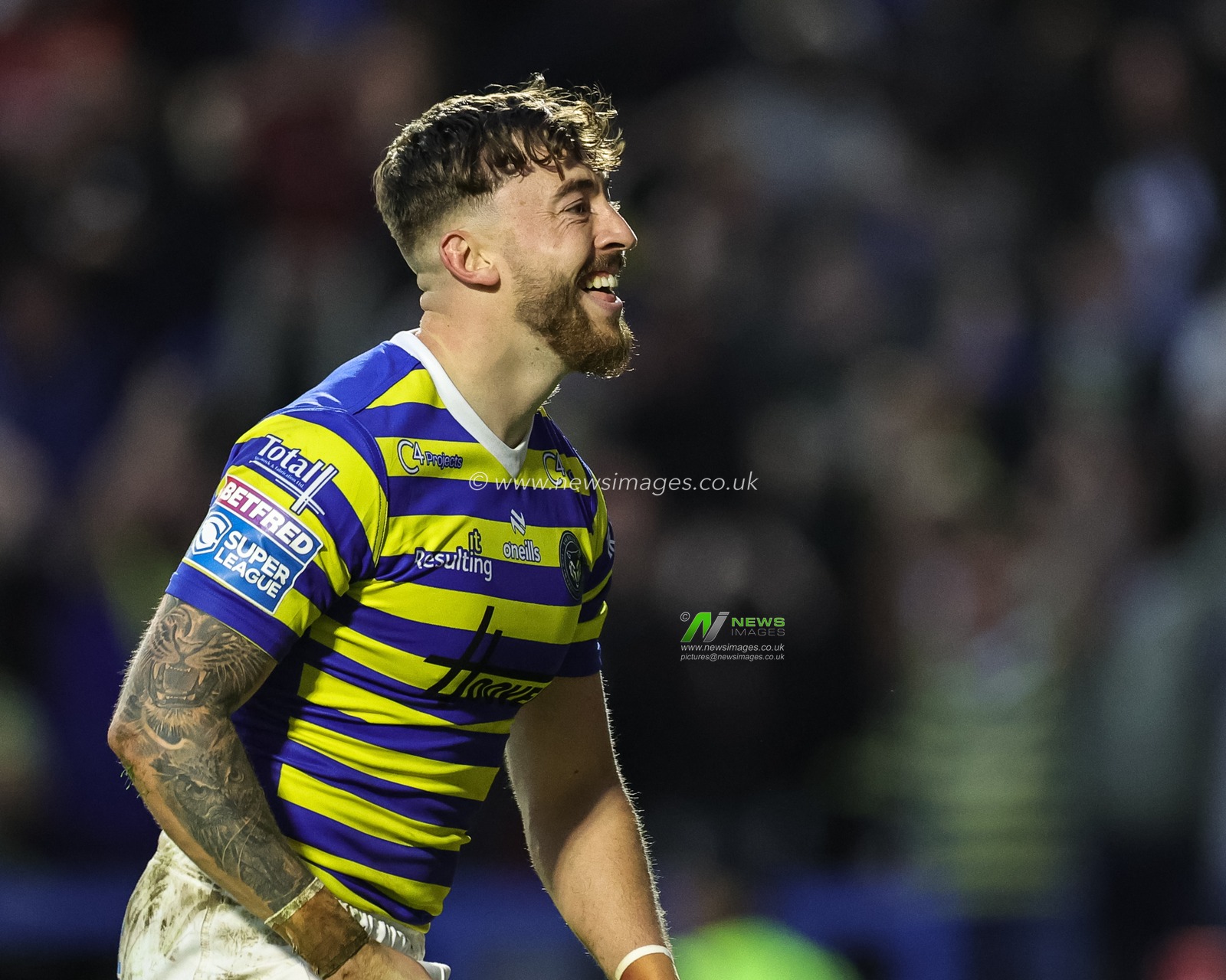 Matty Ashton of Warrington Wolves runs in a 50 yard solo hat-trick try during the Betfred Super League Play-off Eliminator round match Warrington Wolves vs Hull KR at The Halliwell Jones Stadium, Warrington, United Kingdom on 19 September 2026

(Photo by Mark Cosgrove/News Images)