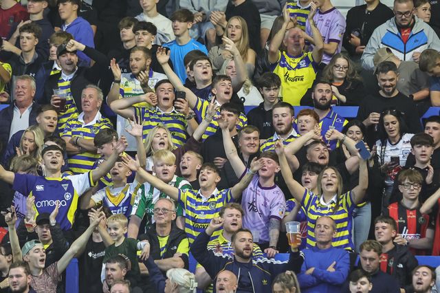 Warrington fans sing away during the Betfred Super League Play-off Eliminator round match Warrington Wolves vs Hull KR at The Halliwell Jones Stadium, Warrington, United Kingdom on 19 September 2026

(Photo by Mark Cosgrove/News Images)