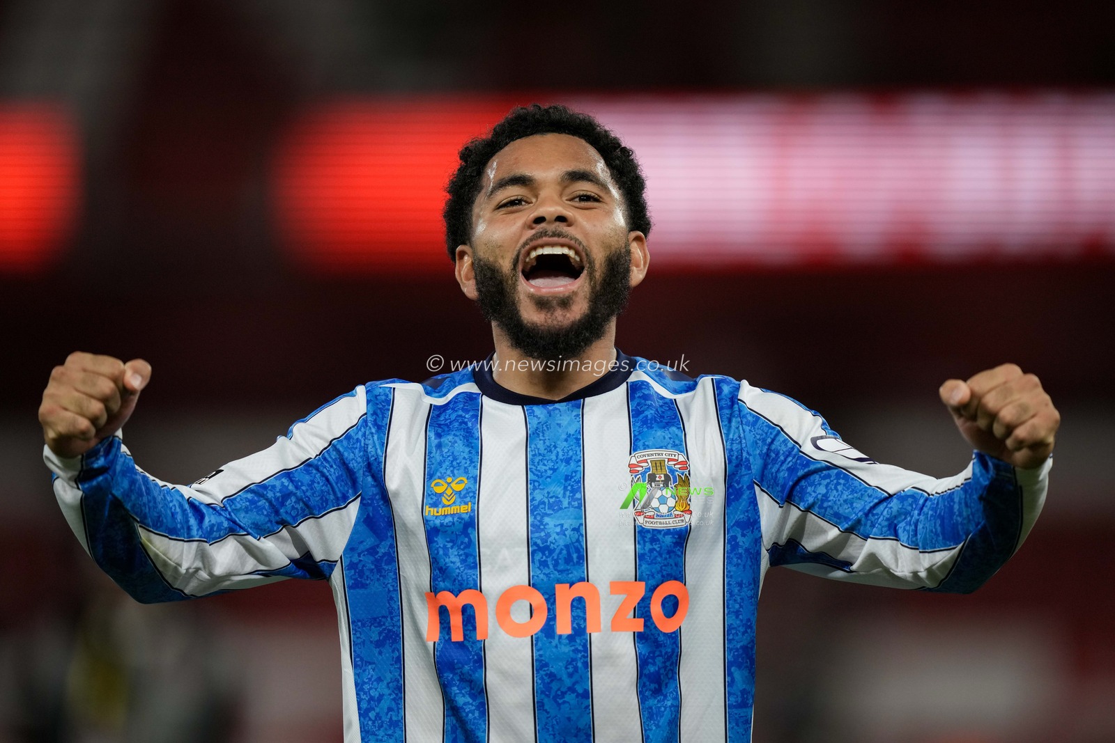 Jay Dasilva of Coventry City applauds the fans after the final whistle  during the Premier League match Nottingham Forest vs Coventry City at City Ground, Nottingham, United Kingdom on 19 September 2026

(Photo by Maynard Manyowa/News Images)