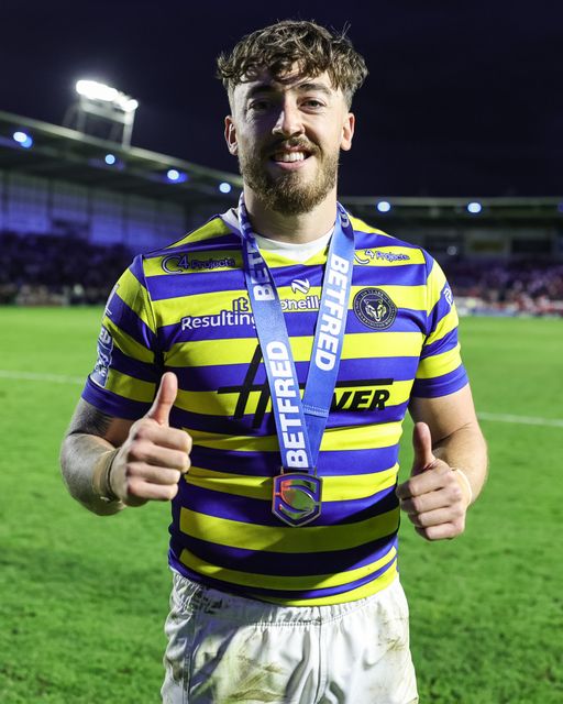 Matty Ashton of Warrington Wolves receives the Betfred Super League player of the match medal after scoring three tries during the Betfred Super League Play-off Eliminator round match Warrington Wolves vs Hull KR at The Halliwell Jones Stadium, Warrington, United Kingdom on 19 September 2026

(Photo by Mark Cosgrove/News Images)