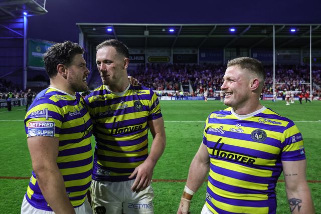 Joe Philbin of Warrington Wolves Danny Walker of Warrington Wolves and Luke Yates of Warrington Wolves celebrate the win during the Betfred Super League Play-off Eliminator round match Warrington Wolves vs Hull KR at The Halliwell Jones Stadium, Warrington, United Kingdom on 19 September 2026

(Photo by Mark Cosgrove/News Images)