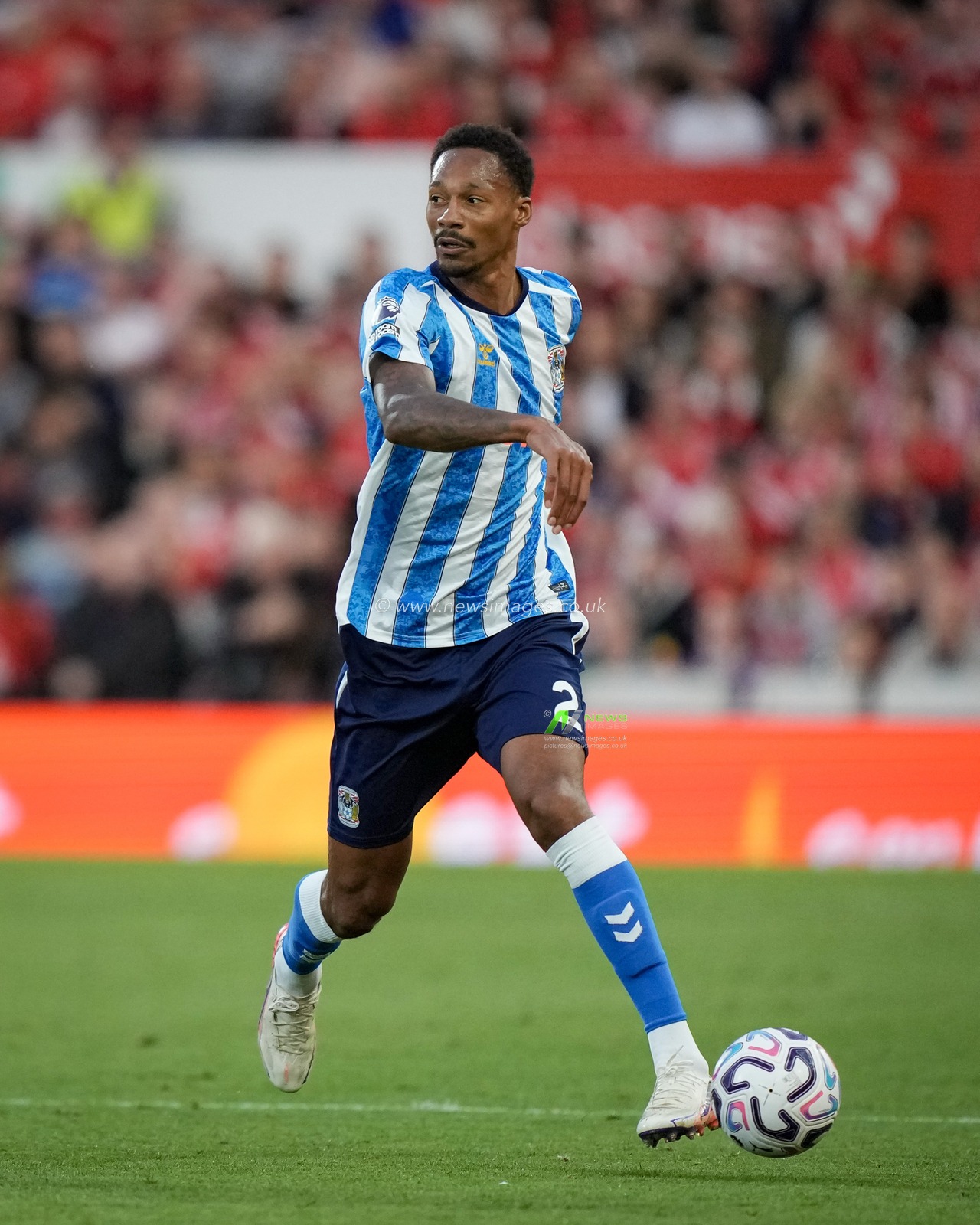 Ethan Pinnock of Coventry City makes a run with the ball  during the Premier League match Nottingham Forest vs Coventry City at City Ground, Nottingham, United Kingdom on 19 September 2026

(Photo by Maynard Manyowa/News Images)