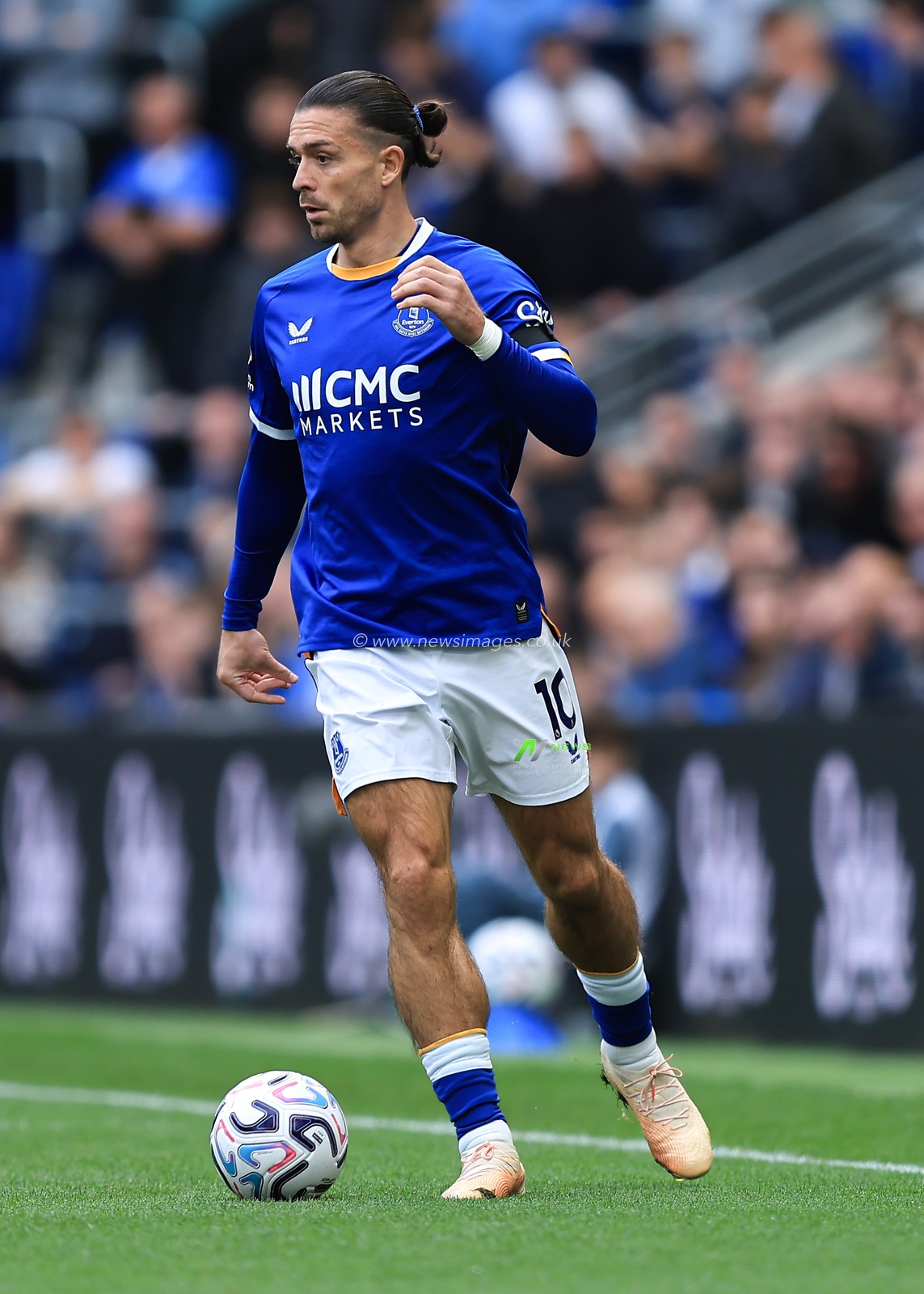 Jack Grealish of Everton controls ball during the Premier League match Everton vs Ipswich Town at Hill Dickinson Stadium, Liverpool, United Kingdom on 19 September 2026

(Photo by Jorge Horsted/News Images)