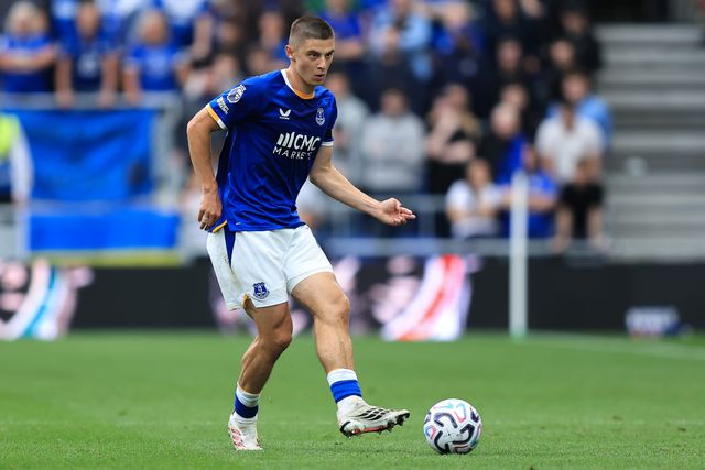Vitaliy Mykolenko of Everton with ball at his feet during the Premier League match Everton vs Ipswich Town at Hill Dickinson Stadium, Liverpool, United Kingdom on 19 September 2026

(Photo by Jorge Horsted/News Images)