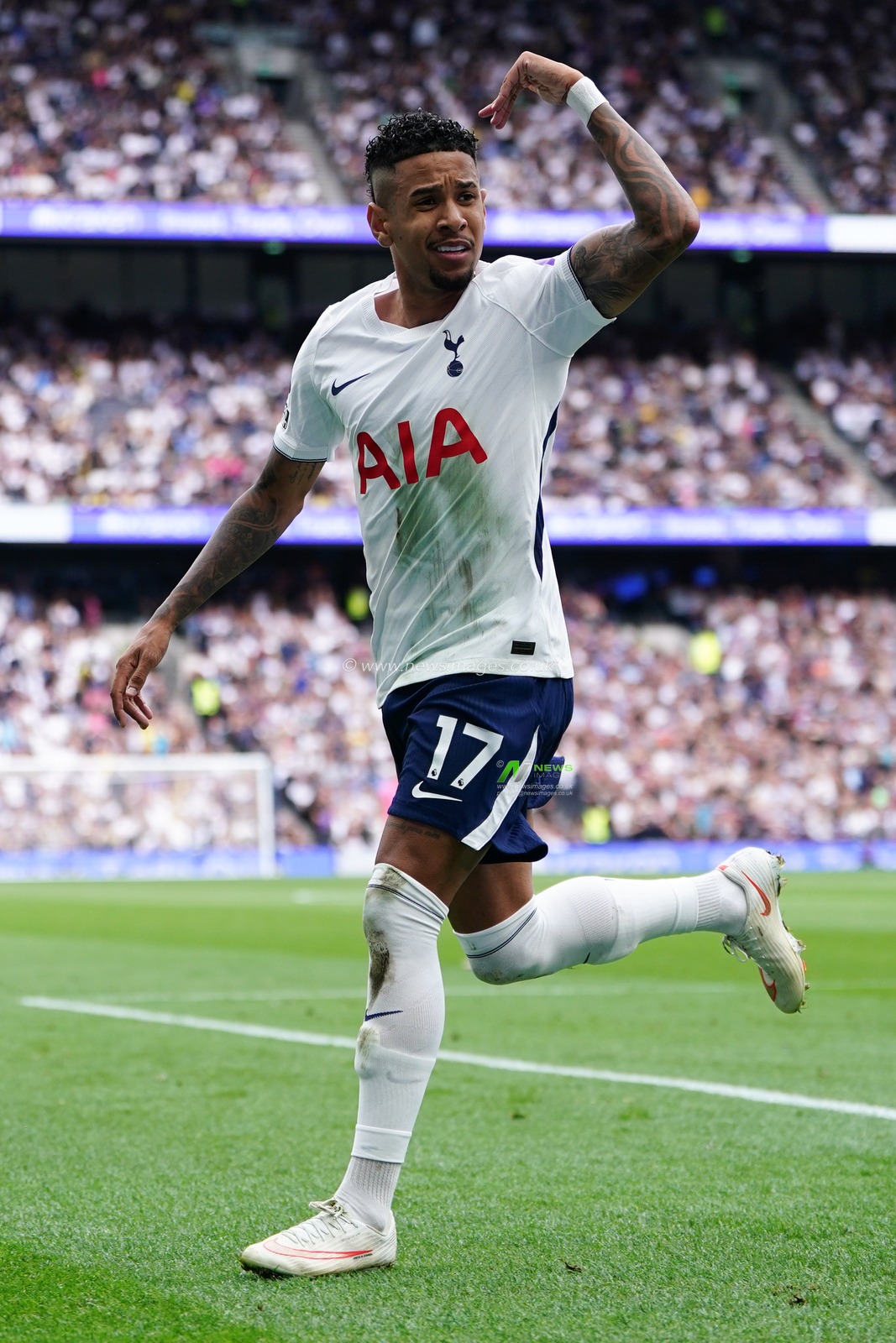 Savio of Tottenham Hotspur during the Premier League match Tottenham Hotspur vs Aston Villa at Tottenham Hotspur Stadium, London, United Kingdom on 19 September 2026

(Photo by Harvey Murphy/News Images)