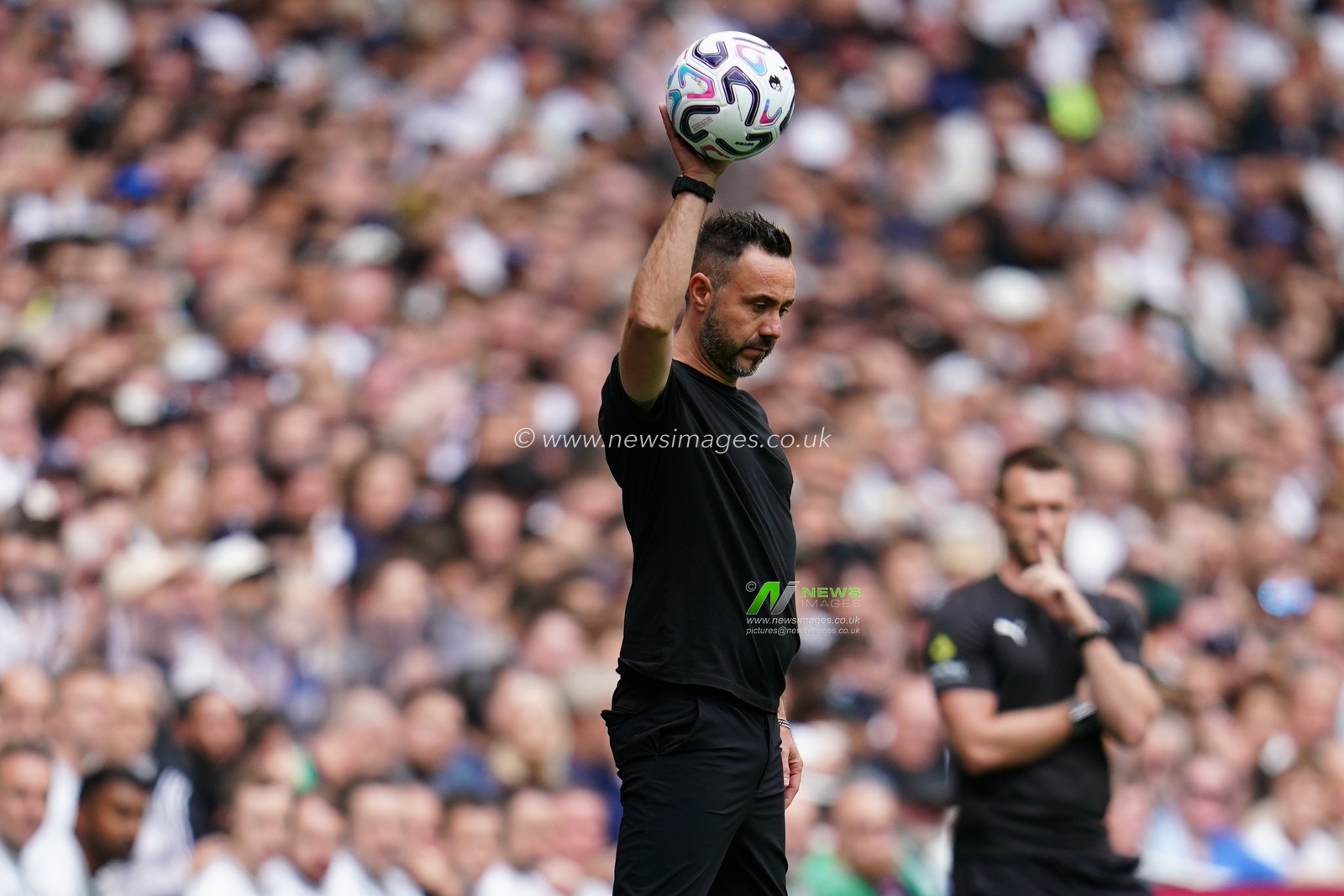 Roberto De Zerbi manager of Tottenham Hotspur during the Premier League match Tottenham Hotspur vs Aston Villa at Tottenham Hotspur Stadium, London, United Kingdom on 19 September 2026

(Photo by Harvey Murphy/News Images)