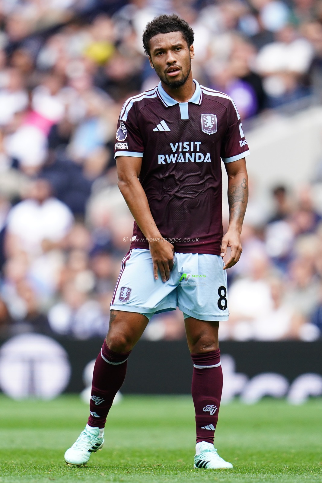 Boubacar Kamara of Aston Villa during the Premier League match Tottenham Hotspur vs Aston Villa at Tottenham Hotspur Stadium, London, United Kingdom on 19 September 2026

(Photo by Harvey Murphy/News Images)