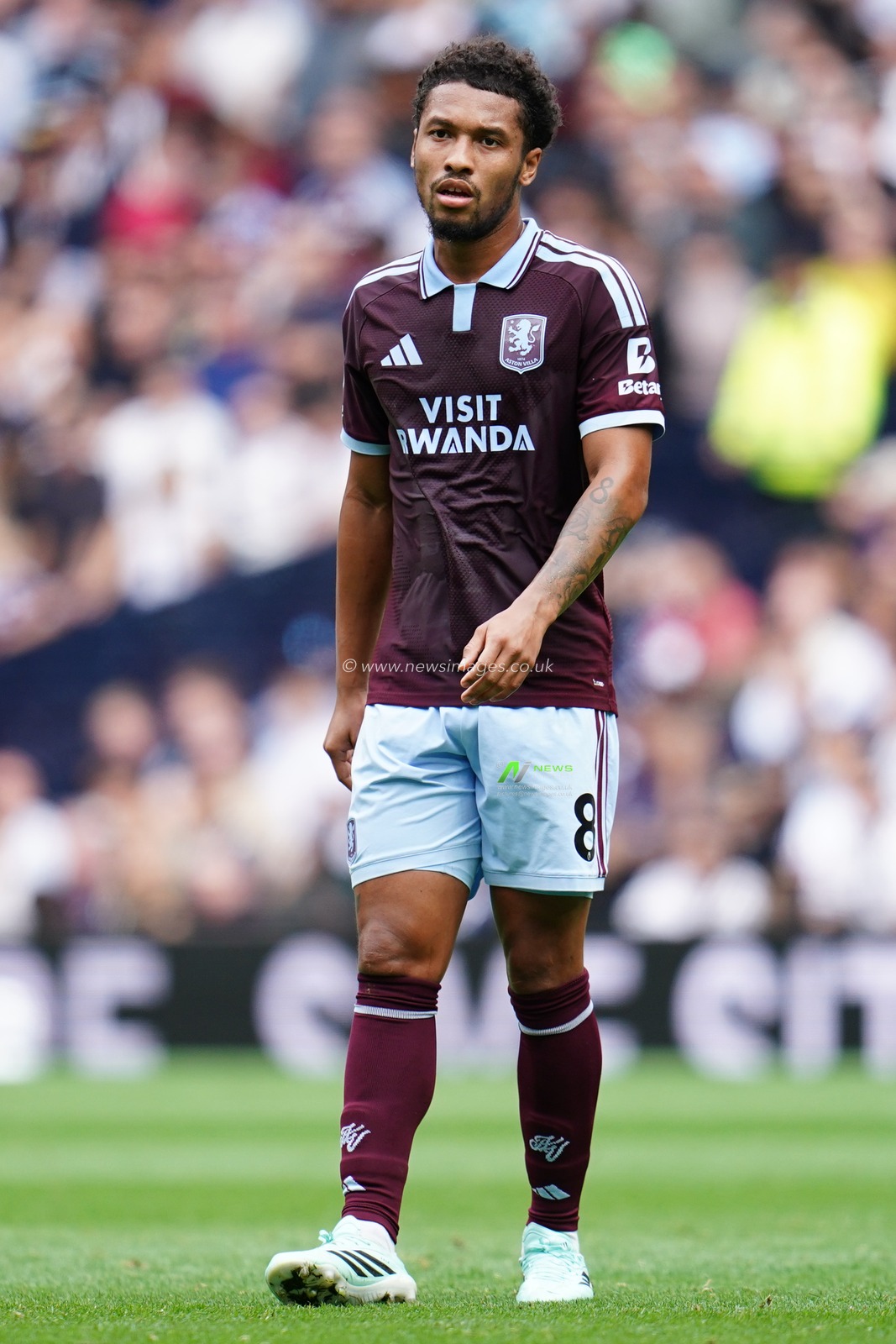 Boubacar Kamara of Aston Villa during the Premier League match Tottenham Hotspur vs Aston Villa at Tottenham Hotspur Stadium, London, United Kingdom on 19 September 2026

(Photo by Harvey Murphy/News Images)