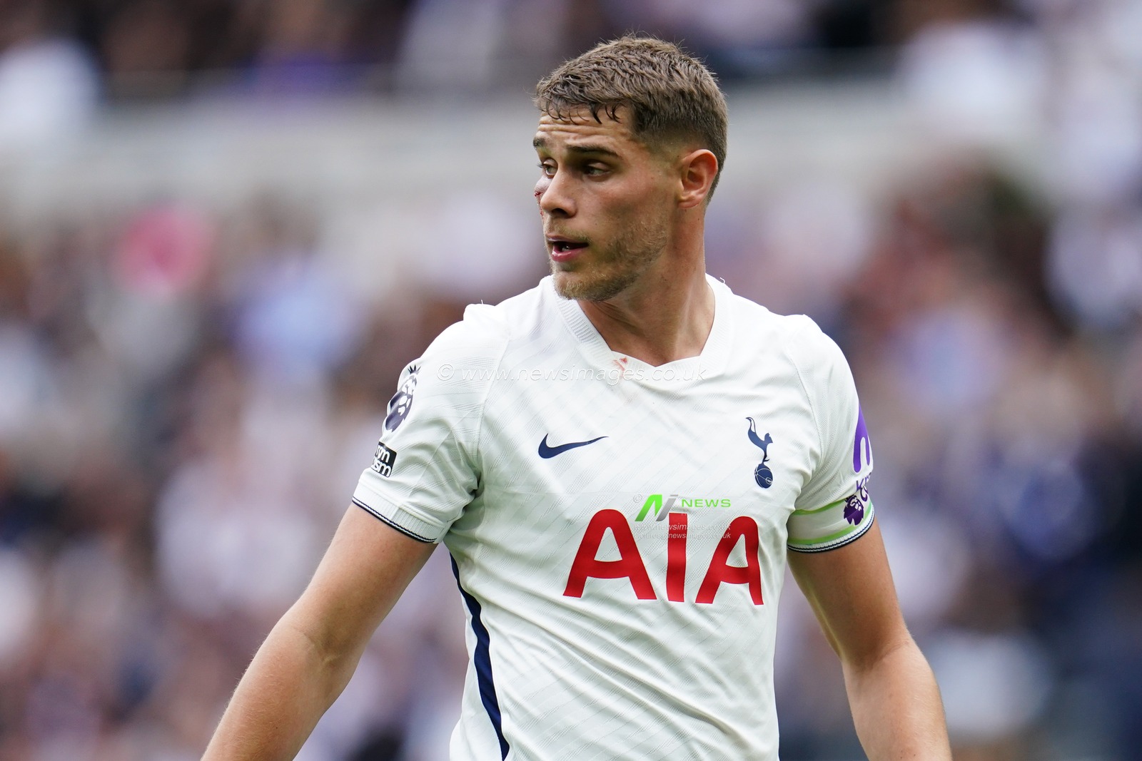 Micky van de Ven of Tottenham Hotspur during the Premier League match Tottenham Hotspur vs Aston Villa at Tottenham Hotspur Stadium, London, United Kingdom on 19 September 2026

(Photo by Harvey Murphy/News Images)