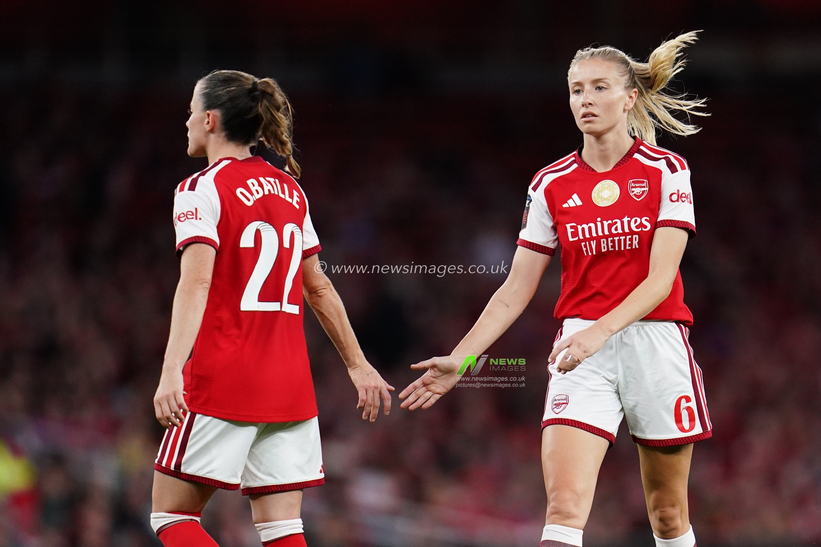 Leah Williamson of Arsenal and Ona Batlle of Arsenal during the Women's Super League match Arsenal vs Manchester United at Emirates, London, United Kingdom on 19 September 2026

(Photo by Harvey Murphy/News Images)