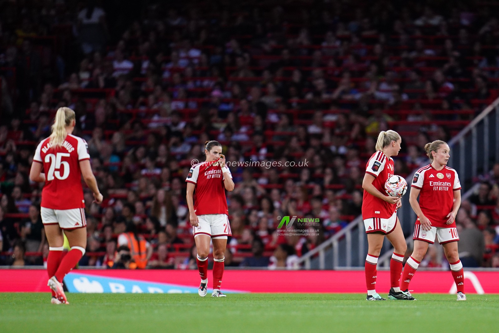 Arsenal players as Manchester United make it 0-1 during the Women's Super League match Arsenal vs Manchester United at Emirates, London, United Kingdom on 19 September 2026

(Photo by Harvey Murphy/News Images)