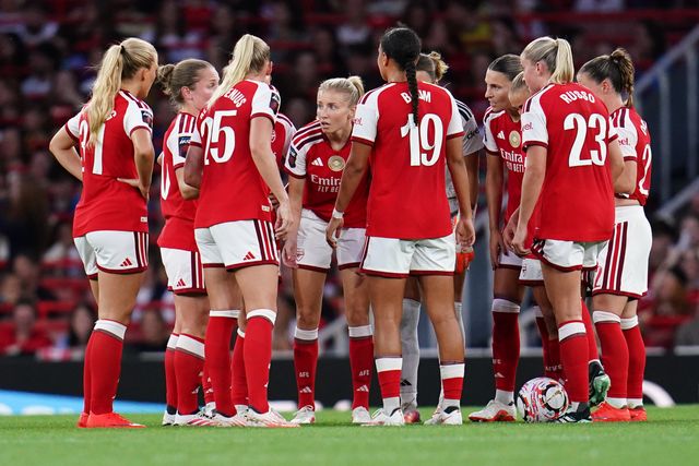 Arsenal players huddle as Manchester united take 0-1 lead during the Women's Super League match Arsenal vs Manchester United at Emirates, London, United Kingdom on 19 September 2026

(Photo by Harvey Murphy/News Images)