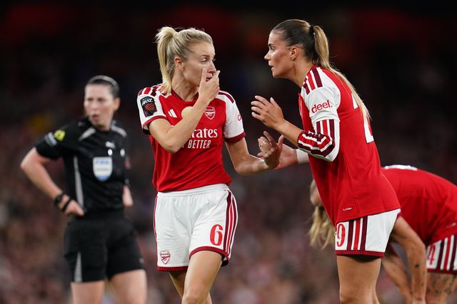 Leah Williamson of Arsenal and Selina Cerci of Arsenal before corner kick is taken during the Women's Super League match Arsenal vs Manchester United at Emirates, London, United Kingdom on 19 September 2026

(Photo by Harvey Murphy/News Images)