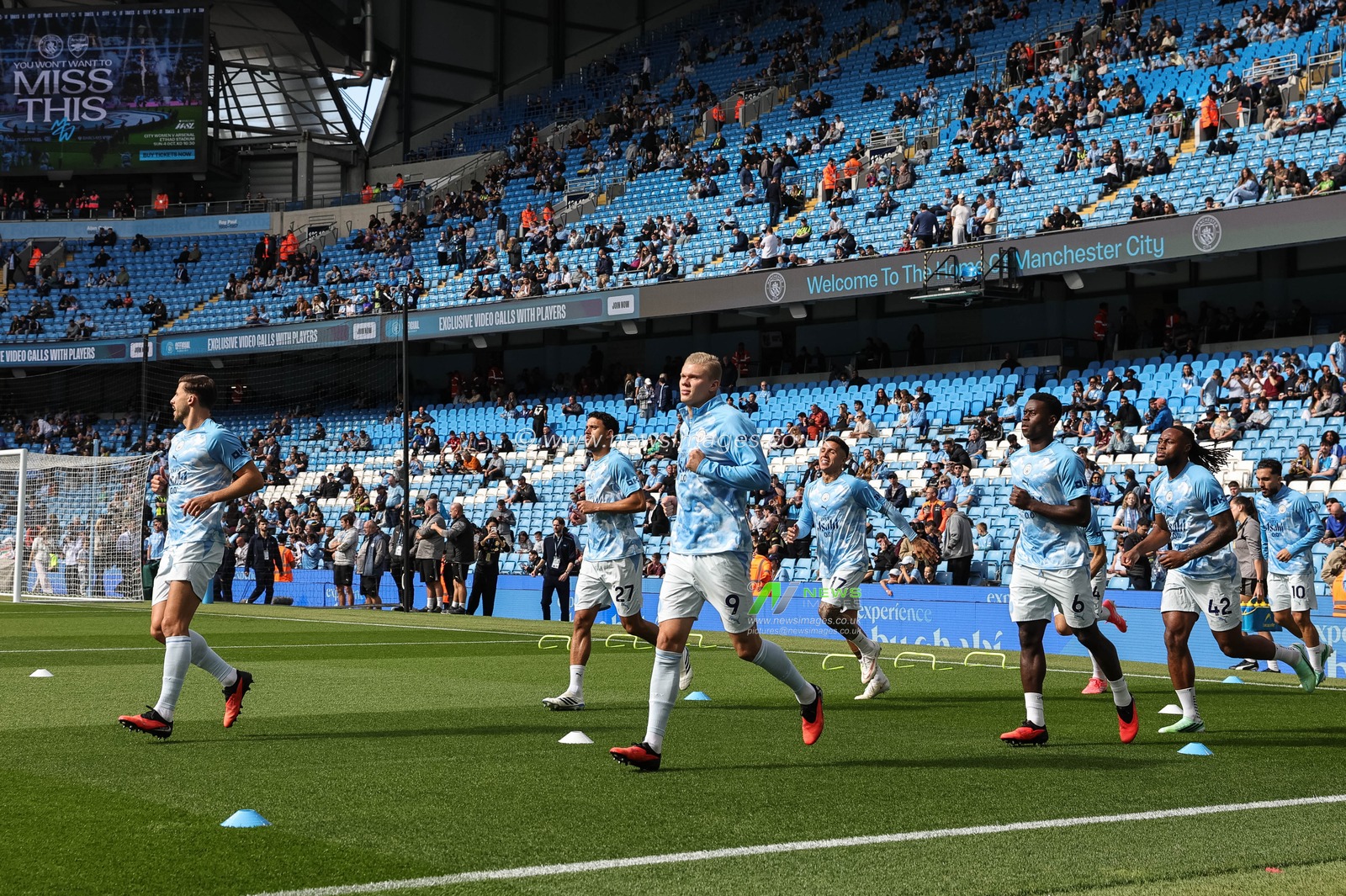 Erling Haaland of Manchester City in the pregame warmup session during the Premier League match Manchester City vs Sunderland at Etihad Stadium, Manchester, United Kingdom on 20 September 2026

(Photo by Mark Cosgrove/News Images)