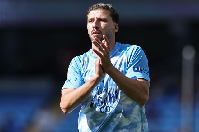 Ruben Dias of Manchester City applauds the fans during the Premier League match Manchester City vs Sunderland at Etihad Stadium, Manchester, United Kingdom on 20 September 2026

(Photo by Mark Cosgrove/News Images)