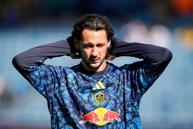 Leeds United goalkeeper James Trafford inspects the pitch prior to kick off during the Premier League match Leeds United vs Crystal Palace at Elland Road, Leeds, United Kingdom on 20 September 2026

(Photo by Maynard Manyowa/News Images)