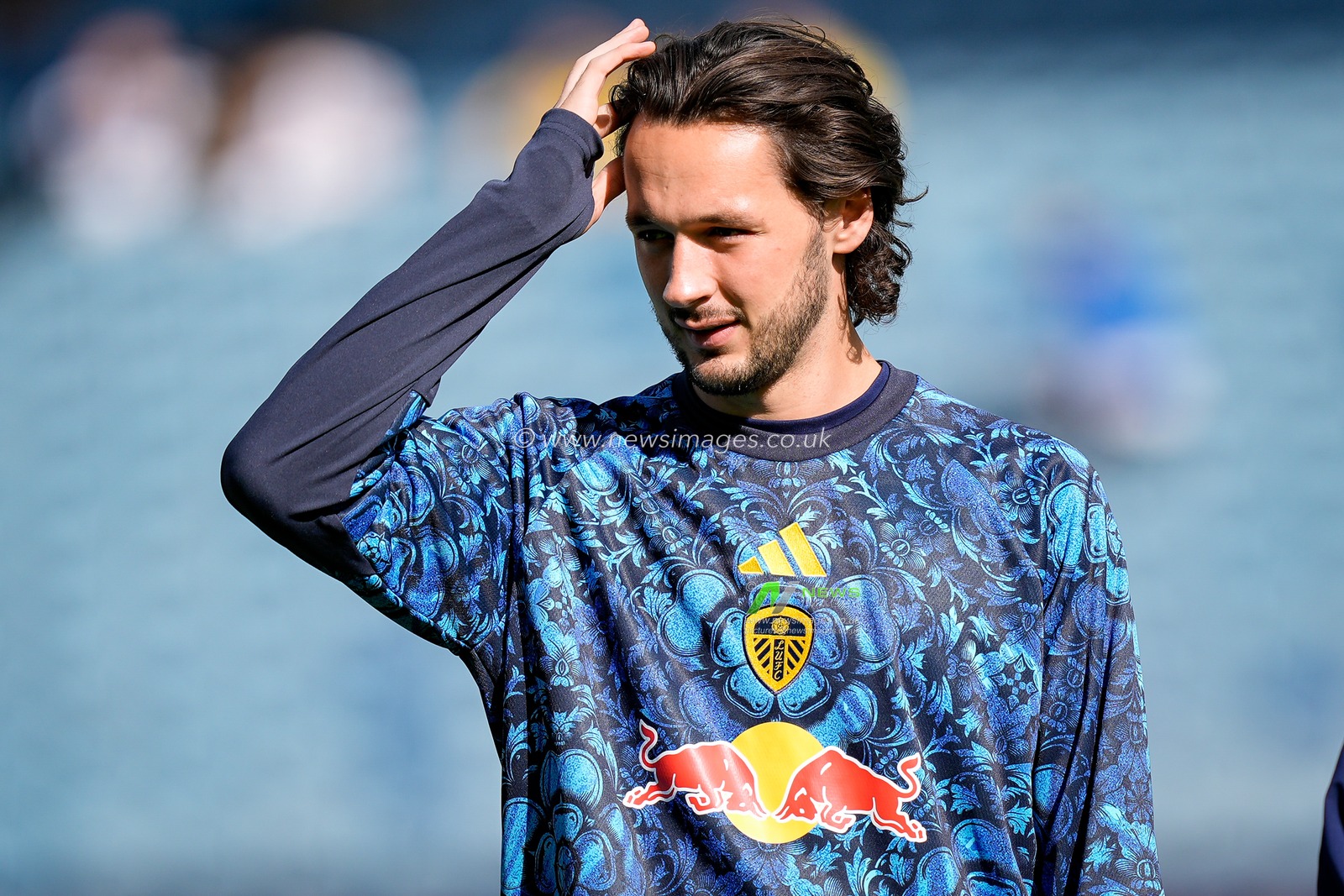 Leeds United goalkeeper James Trafford inspects the pitch prior to kick off during the Premier League match Leeds United vs Crystal Palace at Elland Road, Leeds, United Kingdom on 20 September 2026

(Photo by Maynard Manyowa/News Images)