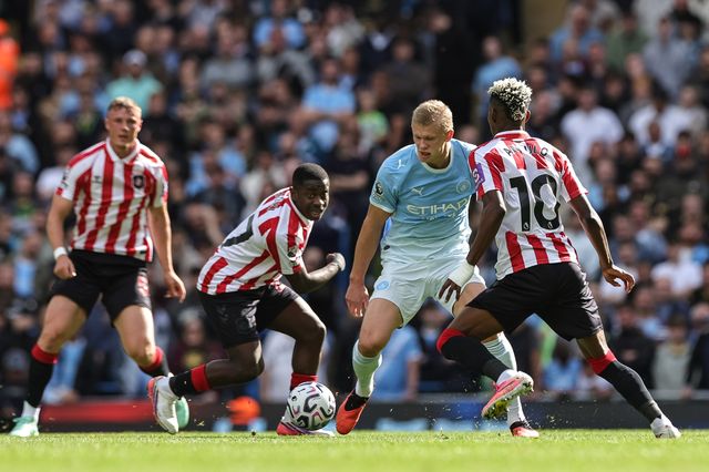 Erling Haaland of Manchester City holds the ball during the Premier League match Manchester City vs Sunderland at Etihad Stadium, Manchester, United Kingdom on 20 September 2026

(Photo by Mark Cosgrove/News Images)