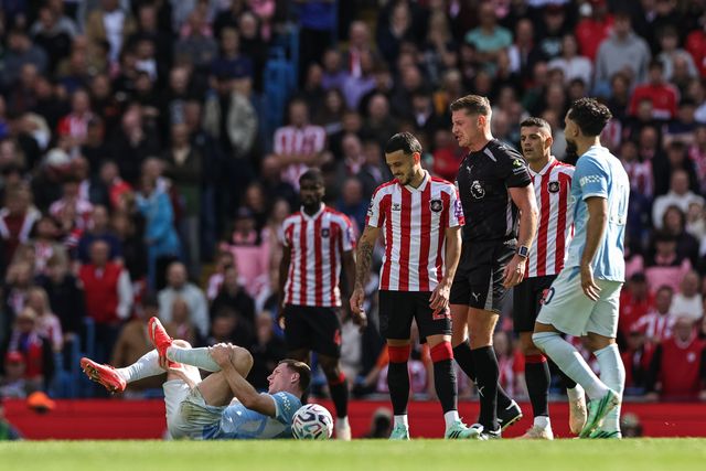 Elliot Anderson of Manchester City takes a knock during the Premier League match Manchester City vs Sunderland at Etihad Stadium, Manchester, United Kingdom on 20 September 2026

(Photo by Mark Cosgrove/News Images)