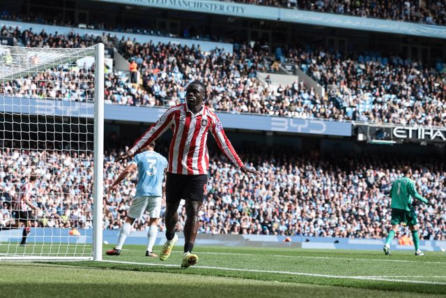 Brian Brobbey of Sunderland celebrates his goal to make it 2-2 during the Premier League match Manchester City vs Sunderland at Etihad Stadium, Manchester, United Kingdom on 20 September 2026

(Photo by Mark Cosgrove/News Images)