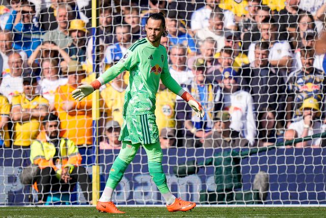 Leeds United goalkeeper James Trafford in action during the Premier League match Leeds United vs Crystal Palace at Elland Road, Leeds, United Kingdom on 20 September 2026

(Photo by Maynard Manyowa/News Images)