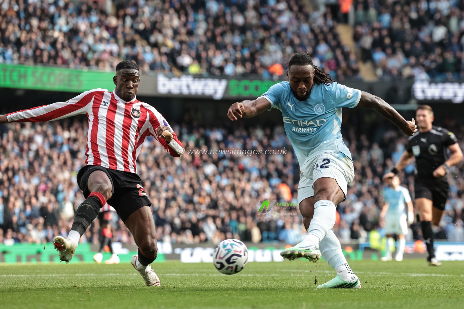 Antoine Semenyo of Manchester City scores to make it 4-2 during the Premier League match Manchester City vs Sunderland at Etihad Stadium, Manchester, United Kingdom on 20 September 2026

(Photo by Mark Cosgrove/News Images)