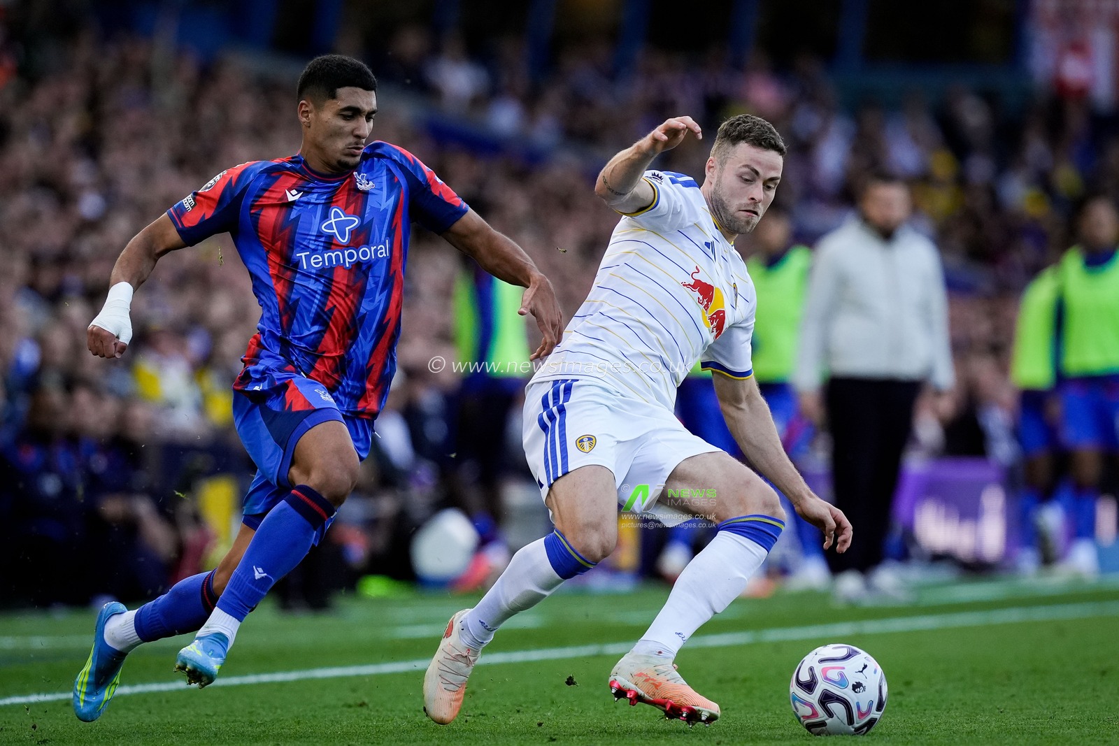 Anan Khalaili of Crystal Palace battles for the ball  Gabriel Gudmundsson of Leeds United during the Premier League match Leeds United vs Crystal Palace at Elland Road, Leeds, United Kingdom on 20 September 2026

(Photo by Maynard Manyowa/News Images)