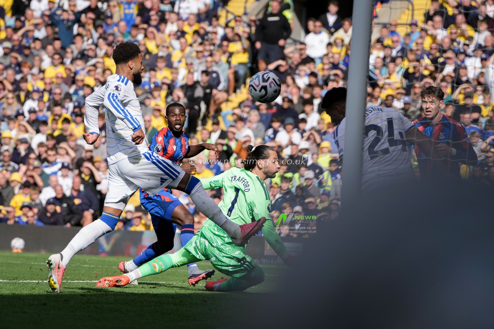 Tyrick Mitchell of Crystal Palace scores a goal that is disallowed for offside during the Premier League match Leeds United vs Crystal Palace at Elland Road, Leeds, United Kingdom on 20 September 2026

(Photo by Maynard Manyowa/News Images)