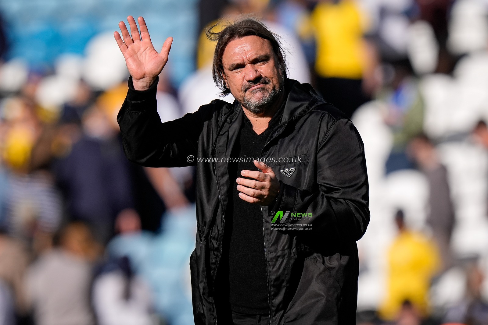 Daniel Farke manager of Leeds United applauds the fans after the final whistle  during the Premier League match Leeds United vs Crystal Palace at Elland Road, Leeds, United Kingdom on 20 September 2026

(Photo by Maynard Manyowa/News Images)